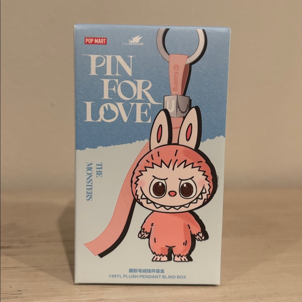 Labubu Pin for Love - Q